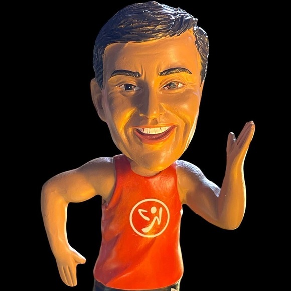 Zumba Fitness Beto Pérez Bobble Head 2019 Convention Exclusive - Picture 3 of 13